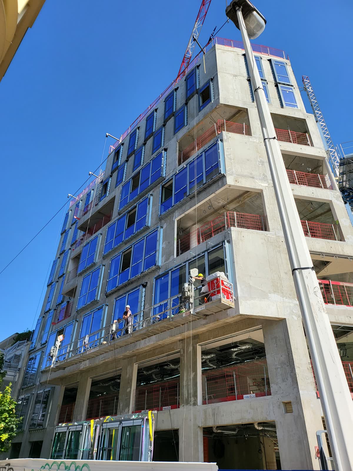 Pose mur rideau bleu